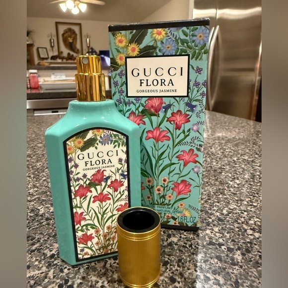 Flora Gorgeous Jasmine Eau
de Parfum - Picture 7 of 9